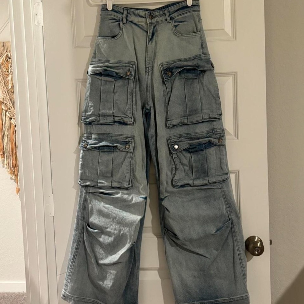 Zara mid rise medium wash baggy cargo jeans